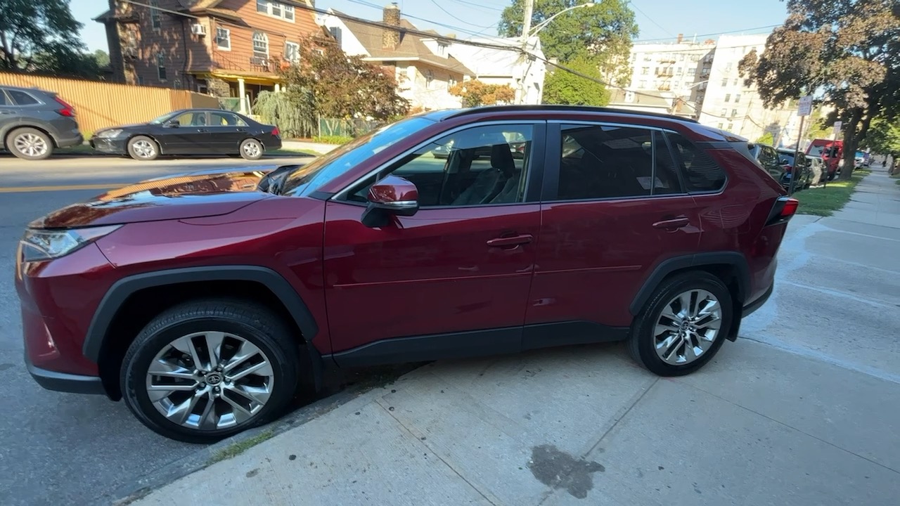 2021 Toyota RAV4 XLE Premium 10