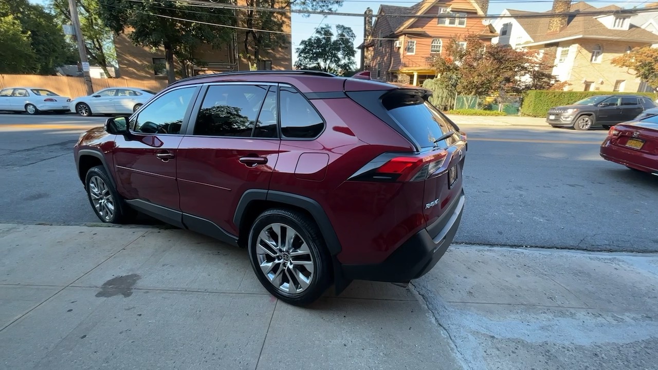 2021 Toyota RAV4 XLE Premium 11