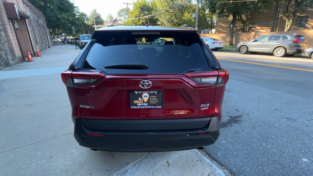 2021 Toyota RAV4 XLE Premium 12