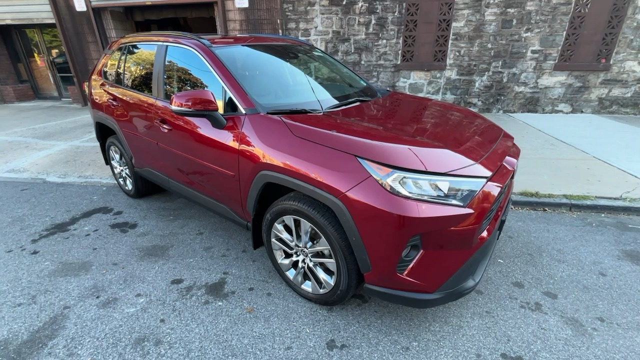 2021 Toyota RAV4 XLE Premium 19