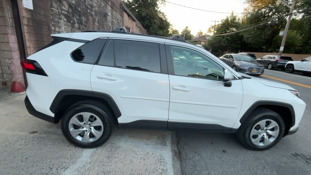 2021 Toyota RAV4 LE 9