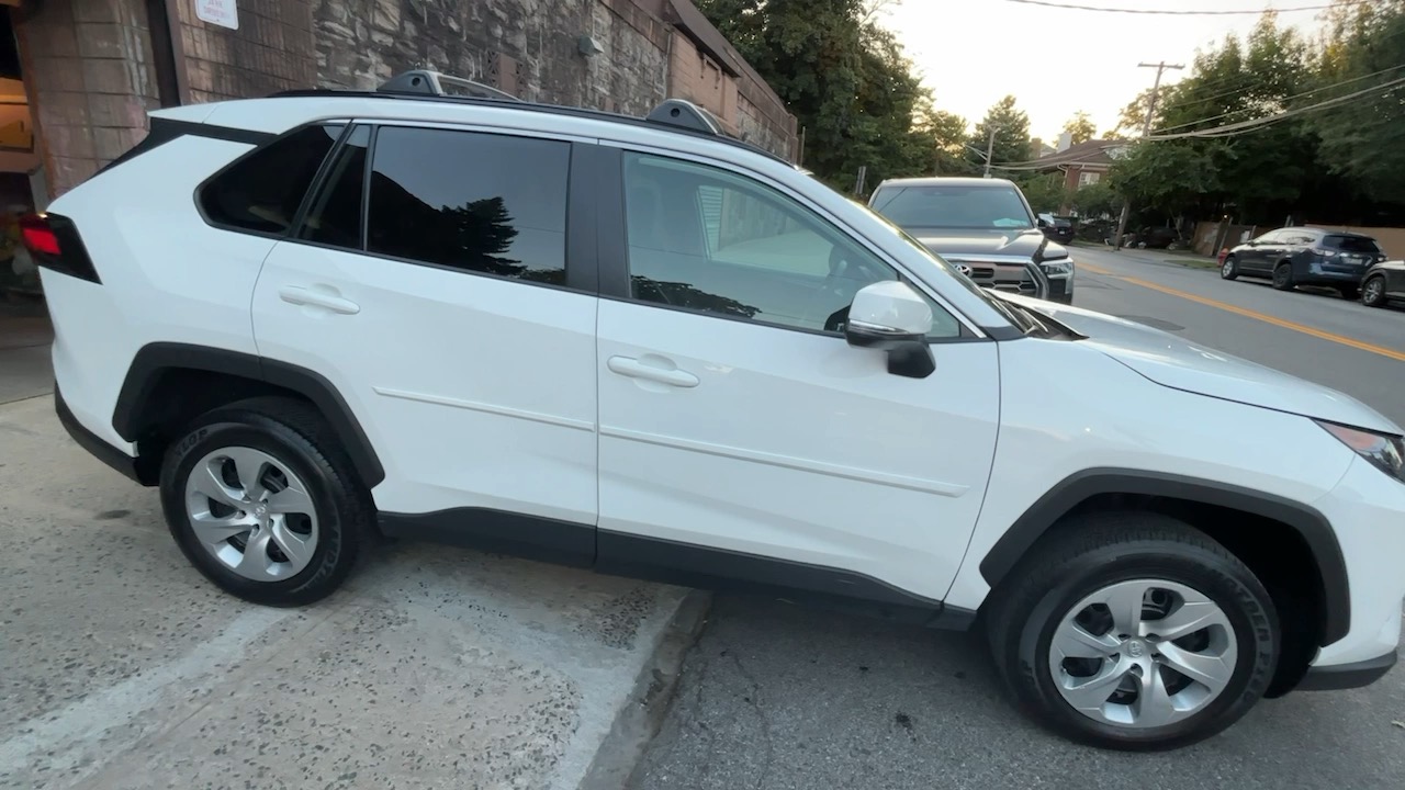 2021 Toyota RAV4 LE 10