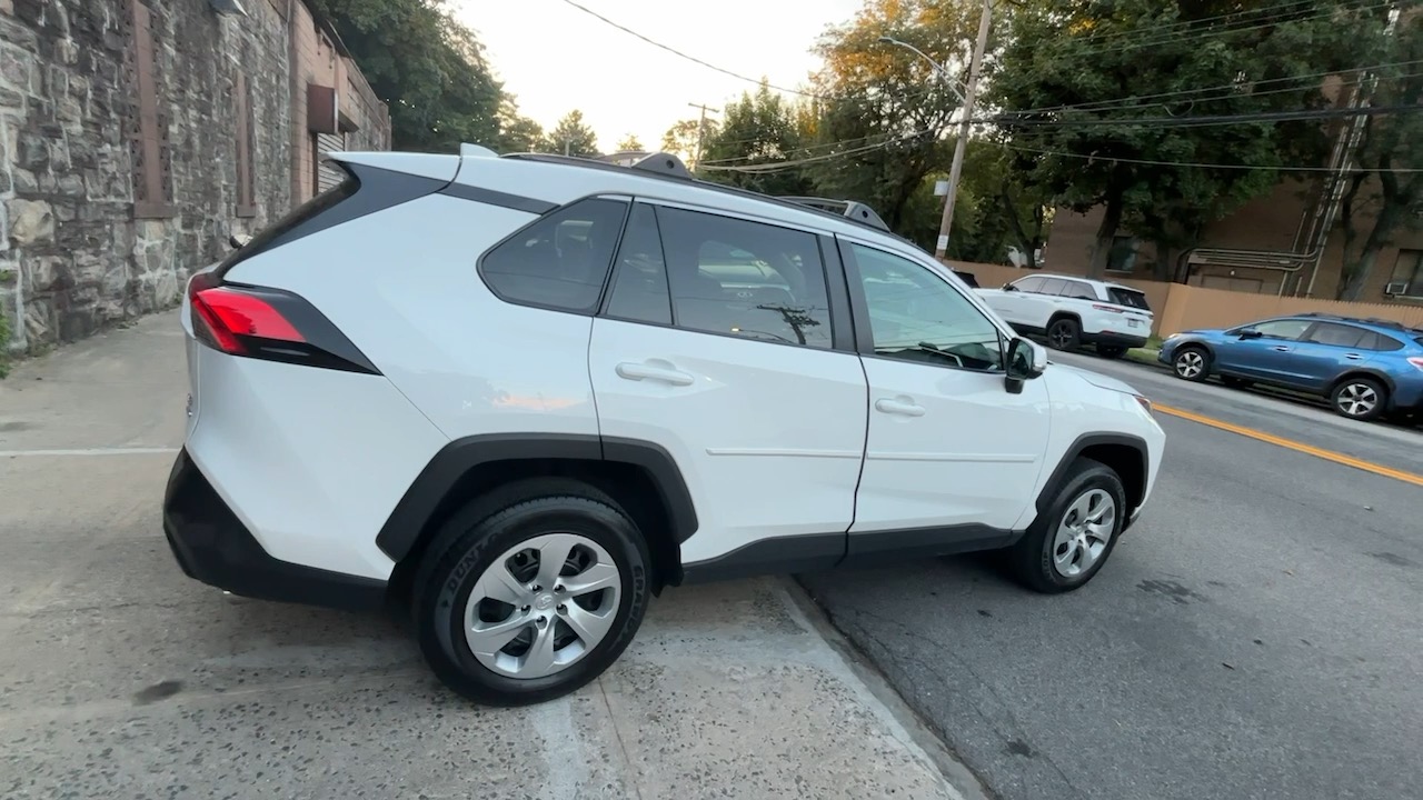 2021 Toyota RAV4 LE 11