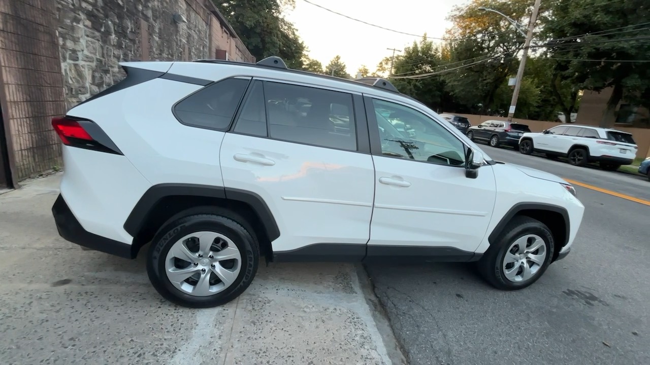 2021 Toyota RAV4 LE 12