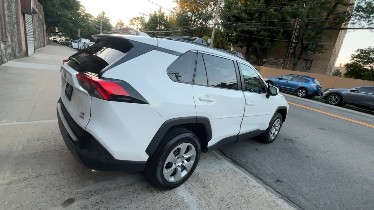 2021 Toyota RAV4 LE 13