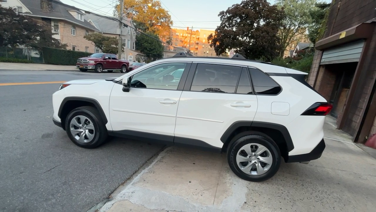 2021 Toyota RAV4 LE 16