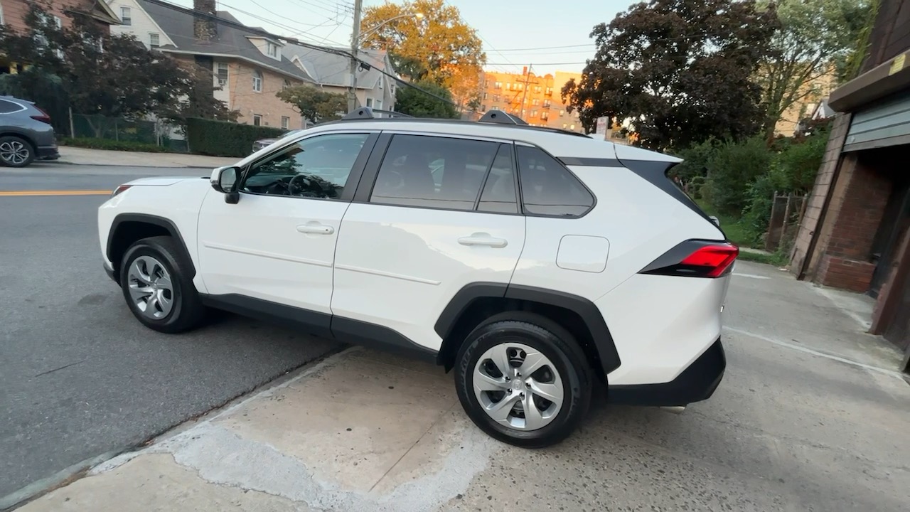 2021 Toyota RAV4 LE 17