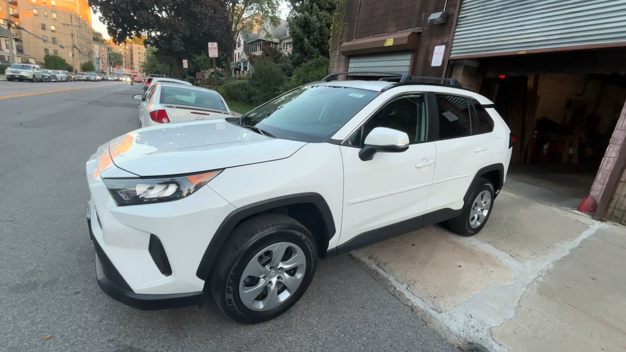 2021 Toyota RAV4 LE 18