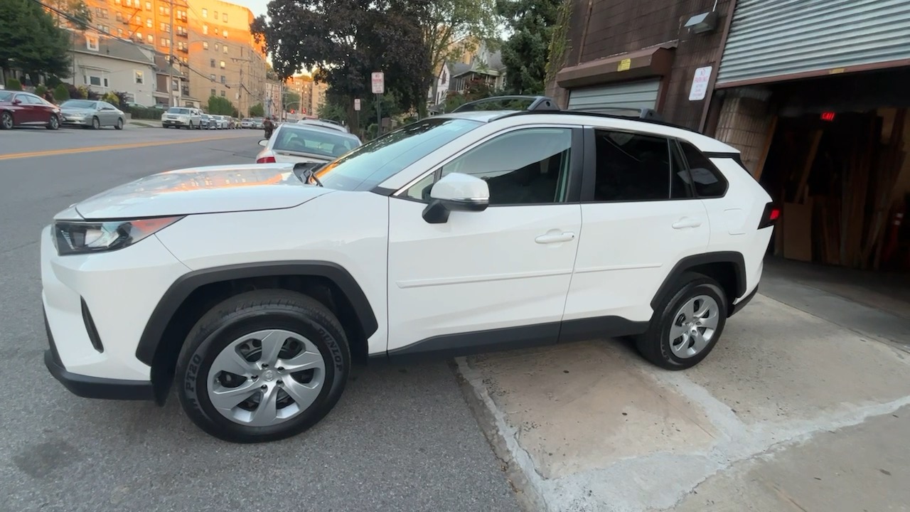 2021 Toyota RAV4 LE 19