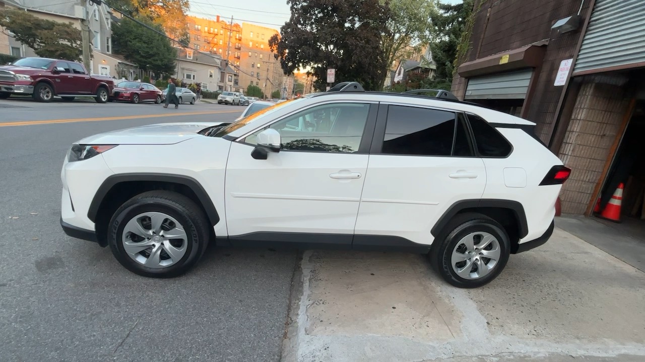 2021 Toyota RAV4 LE 21