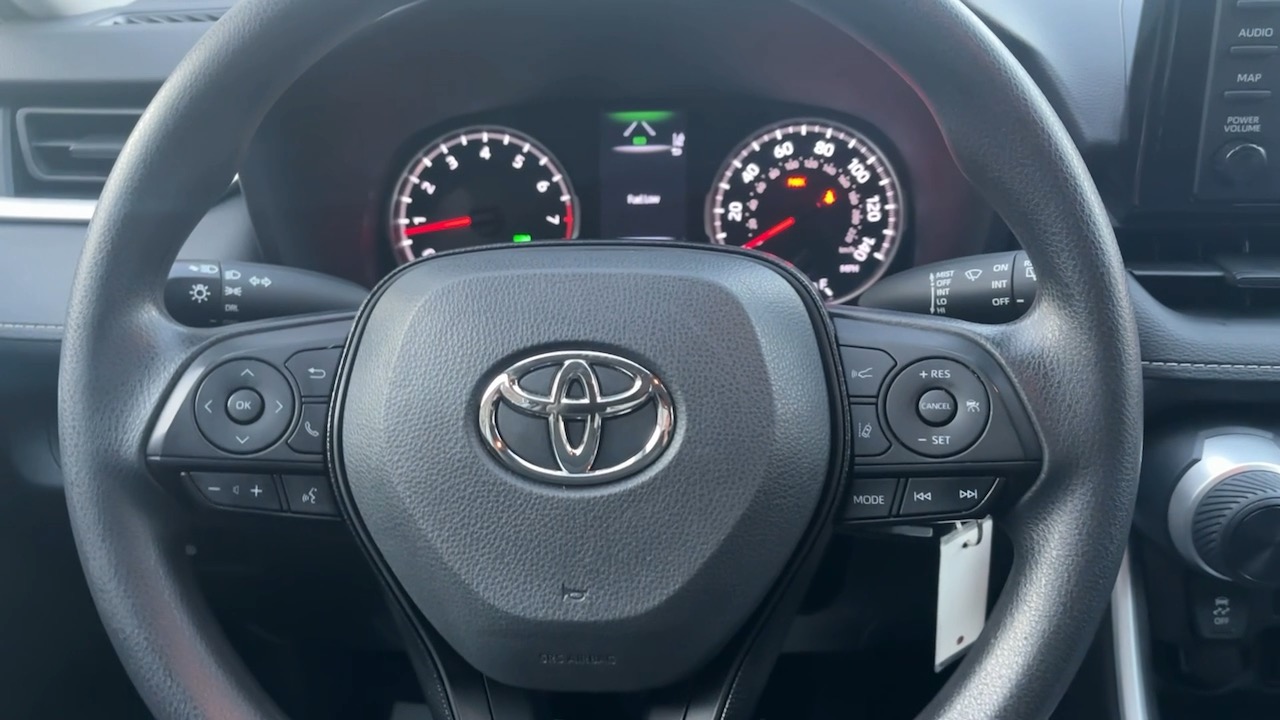 2021 Toyota RAV4 LE 31