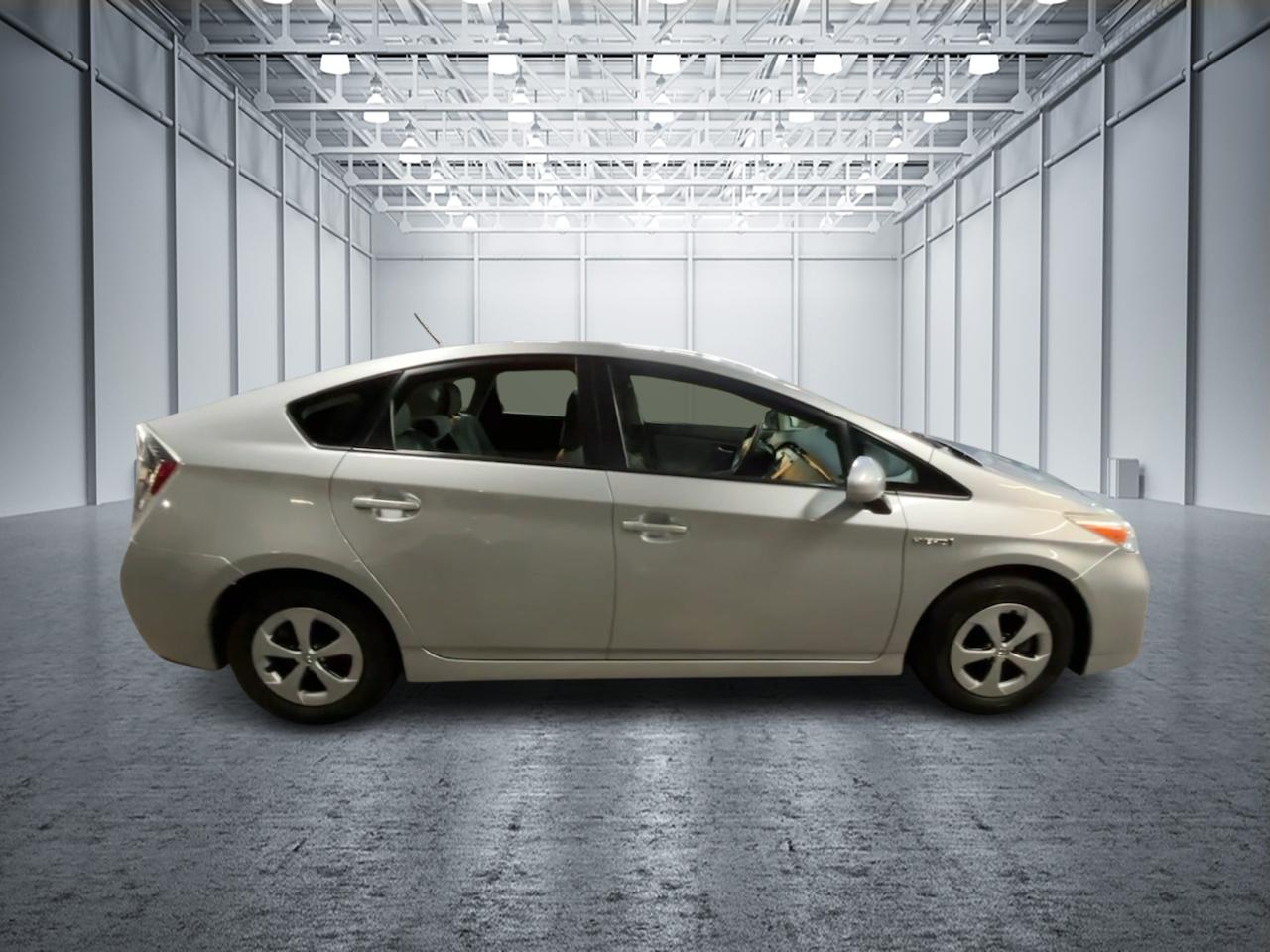 2012 Toyota Prius Three 5