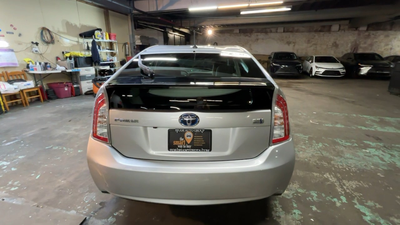 2012 Toyota Prius Three 13