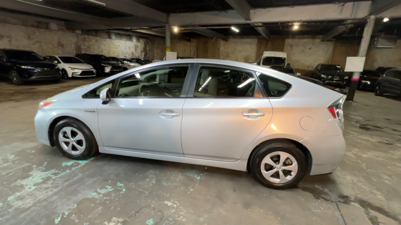 2012 Toyota Prius Three 16