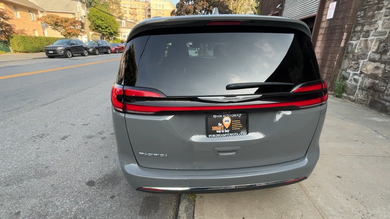 2022 Chrysler Pacifica Touring L 9