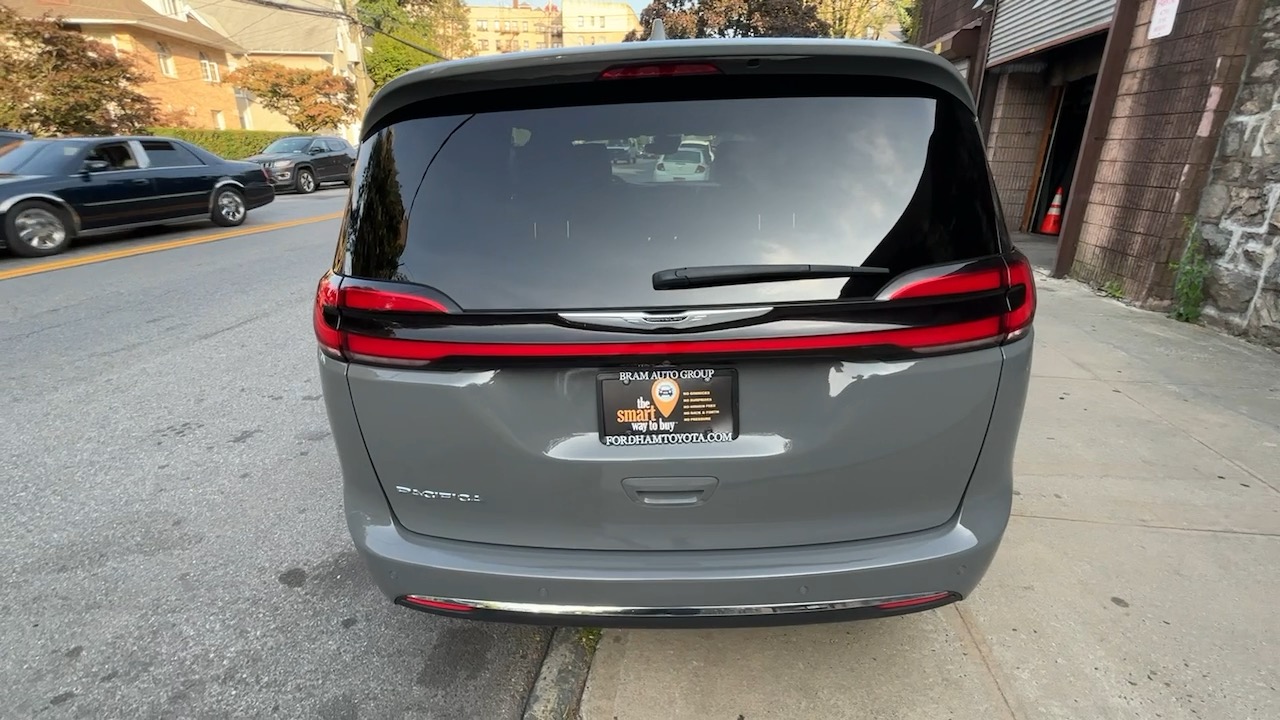 2022 Chrysler Pacifica Touring L 10