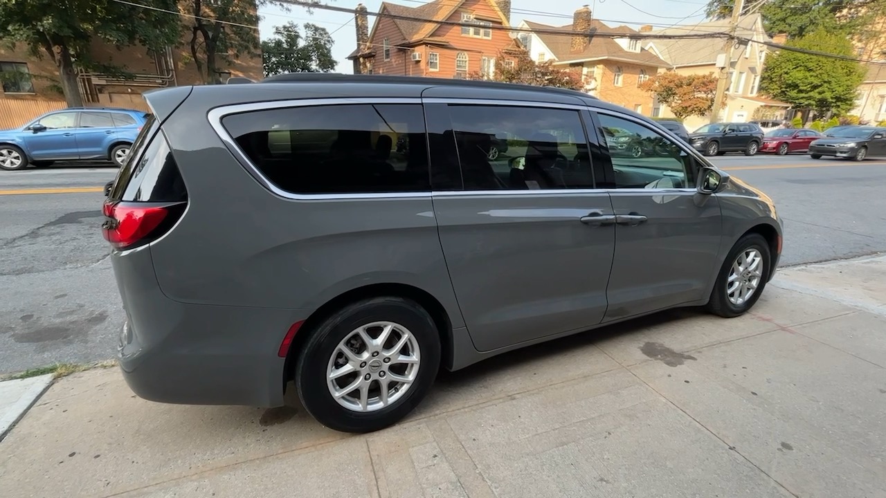 2022 Chrysler Pacifica Touring L 11