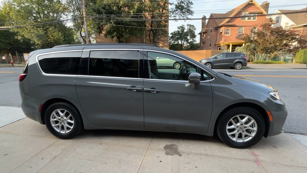 2022 Chrysler Pacifica Touring L 13