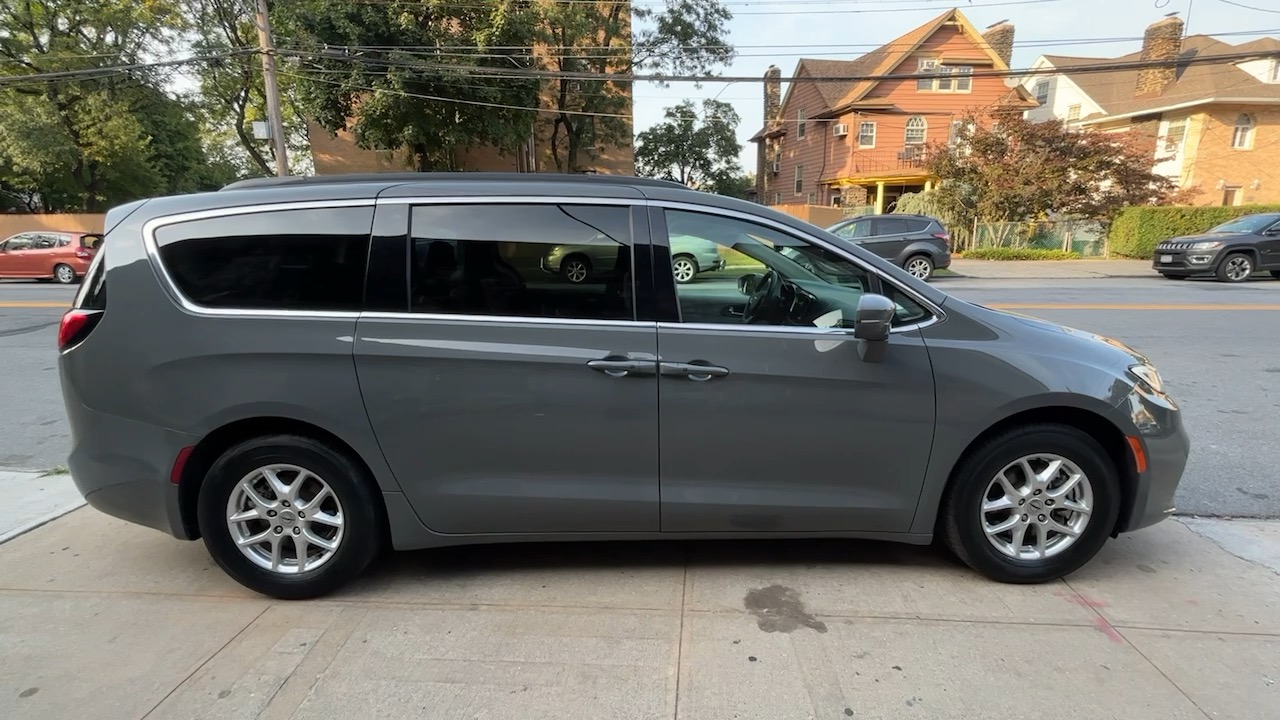 2022 Chrysler Pacifica Touring L 14