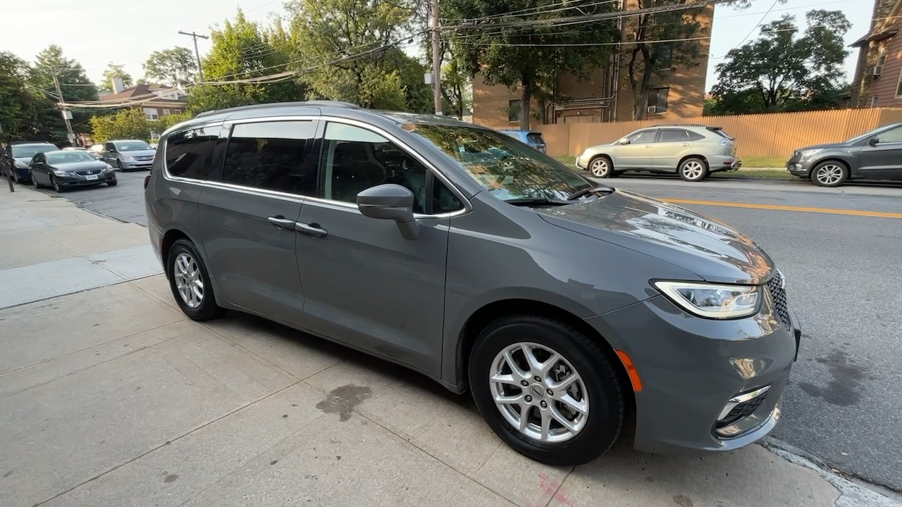 2022 Chrysler Pacifica Touring L 17