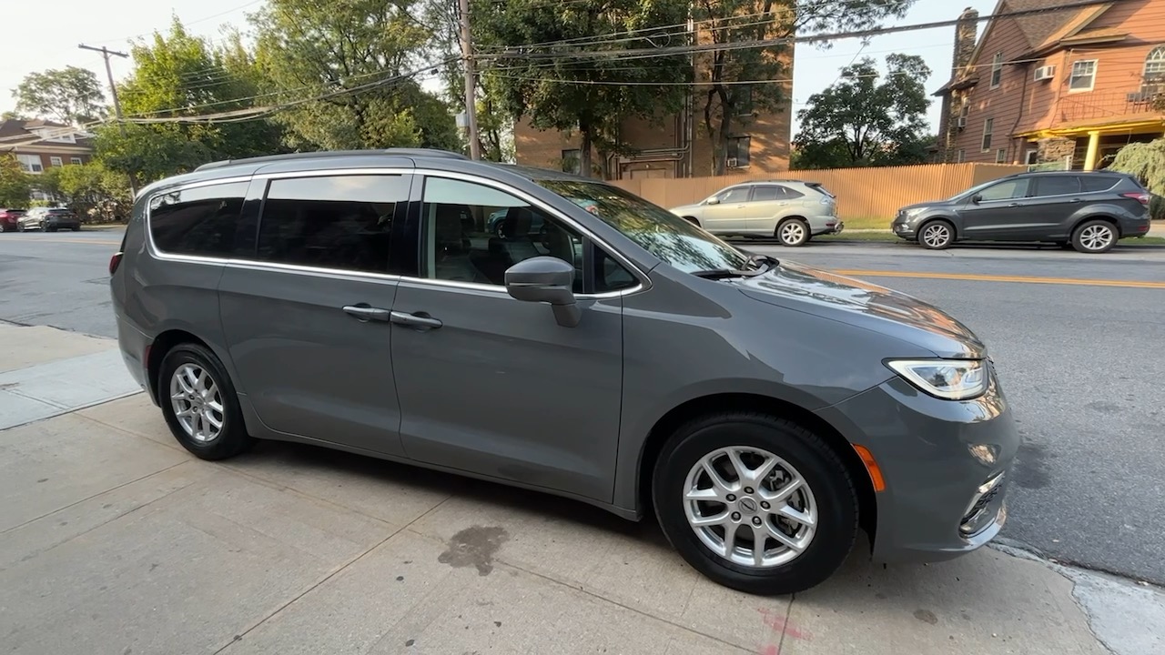 2022 Chrysler Pacifica Touring L 18