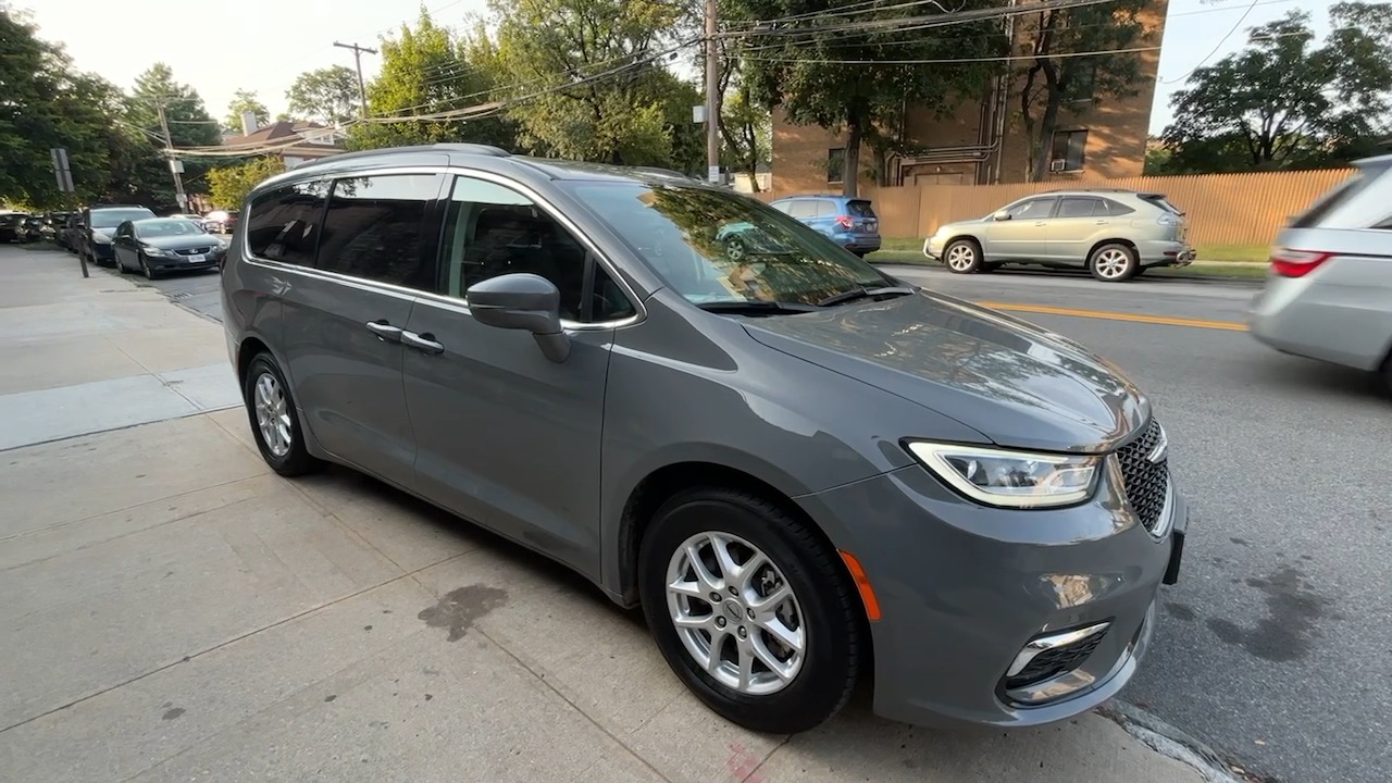 2022 Chrysler Pacifica Touring L 22