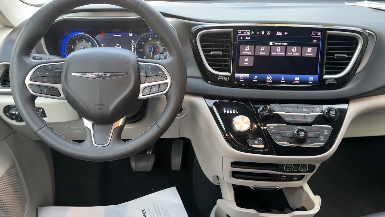 2022 Chrysler Pacifica Touring L 31