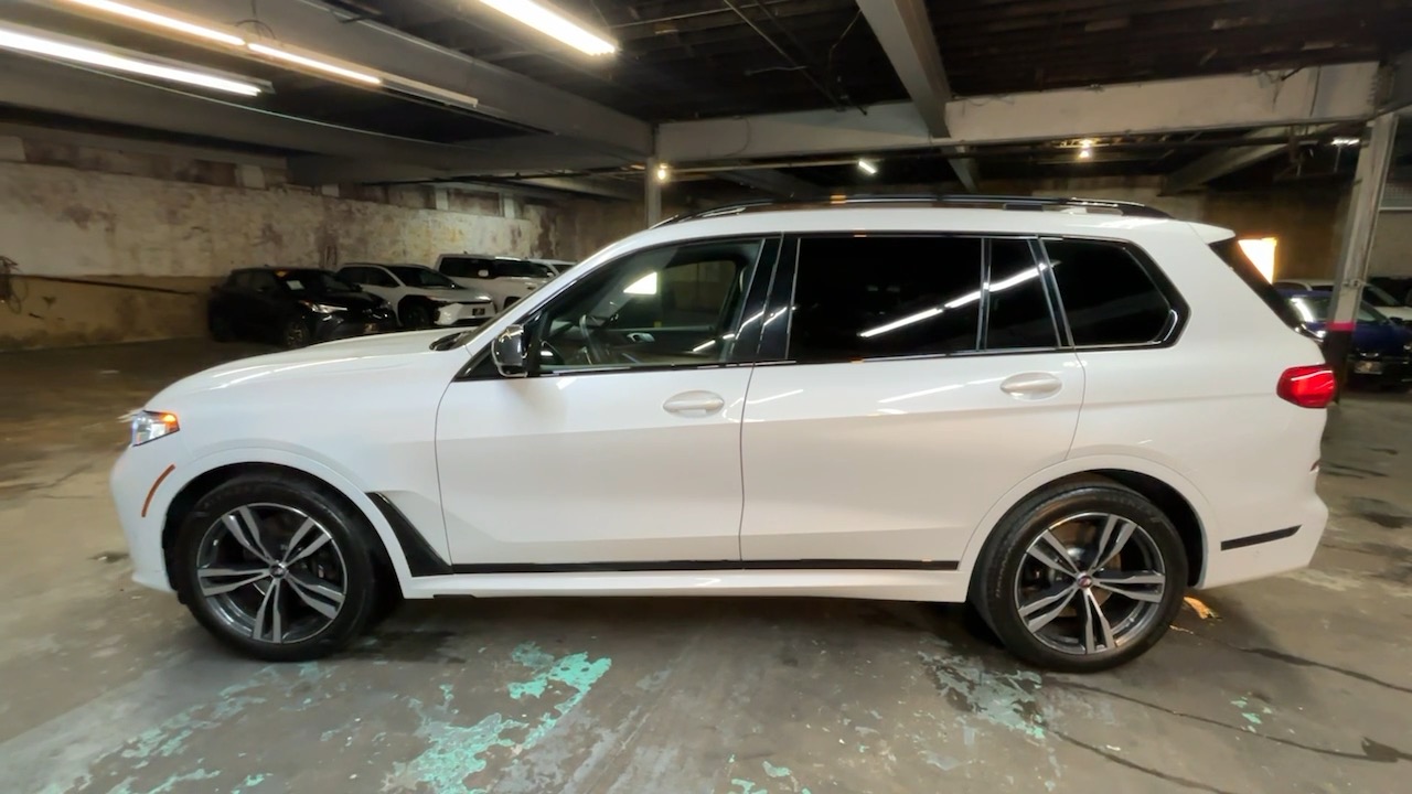 2021 BMW X7 M50i 9