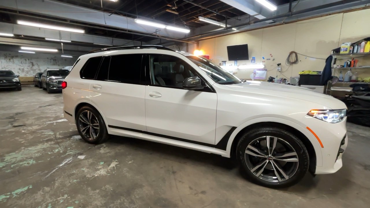 2021 BMW X7 M50i 11