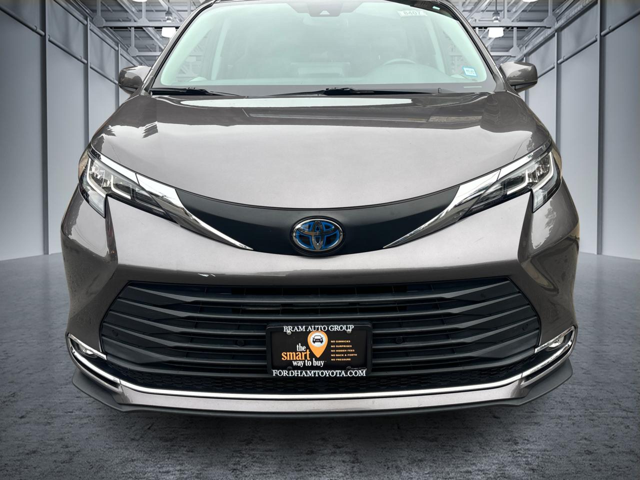 2021 Toyota Sienna XLE 2