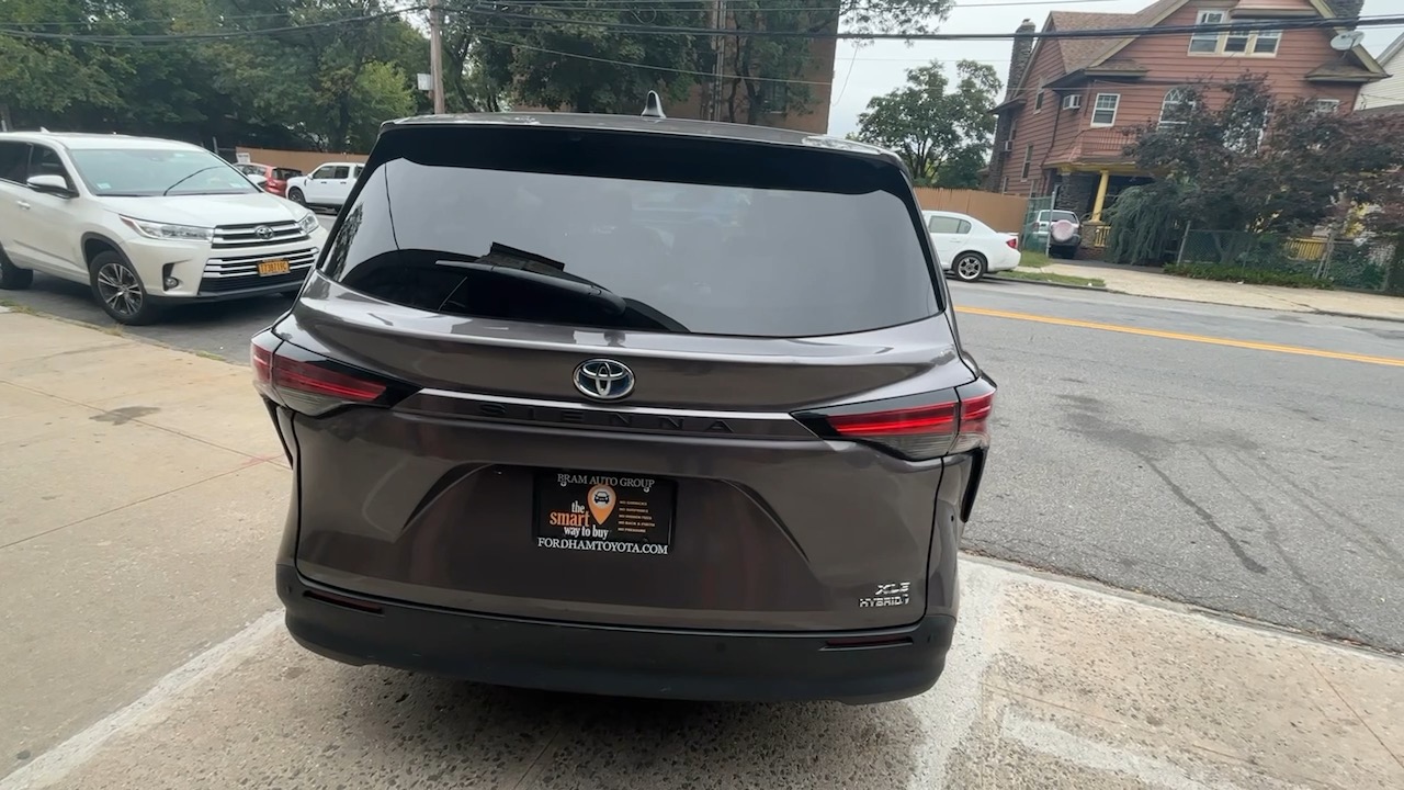 2021 Toyota Sienna XLE 10