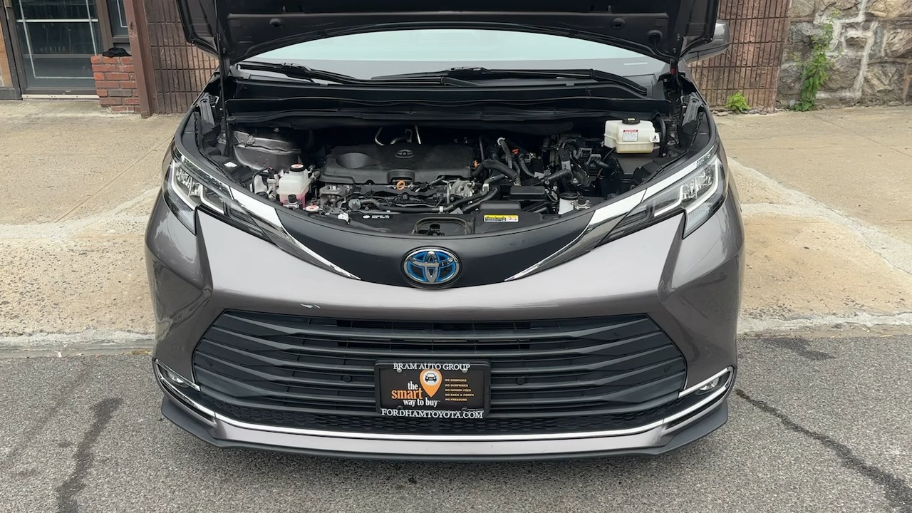 2021 Toyota Sienna XLE 40