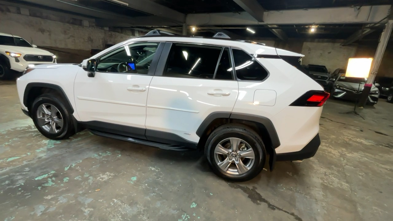 2024 Toyota RAV4 Hybrid XLE 12