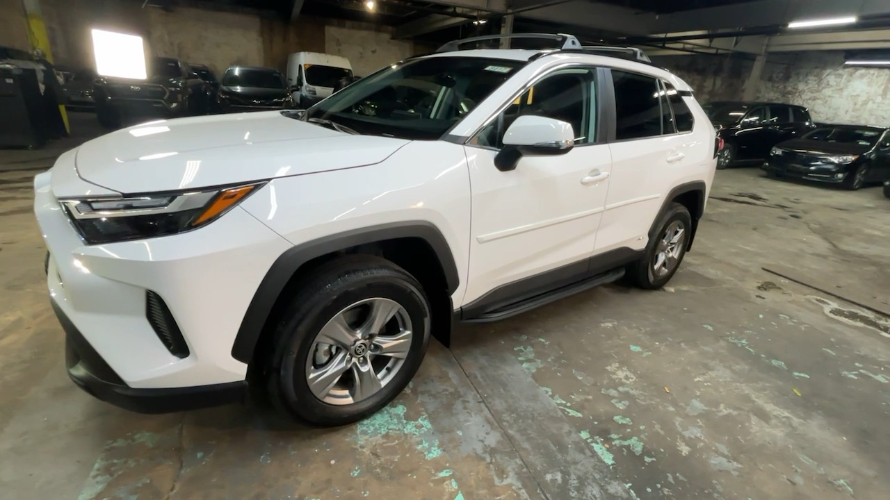 2024 Toyota RAV4 Hybrid XLE 22