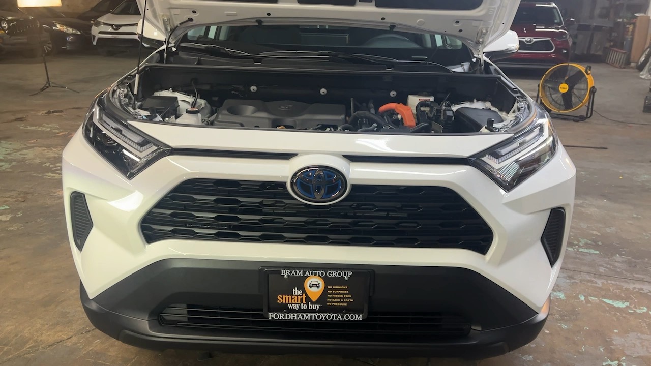 2024 Toyota RAV4 Hybrid XLE 42