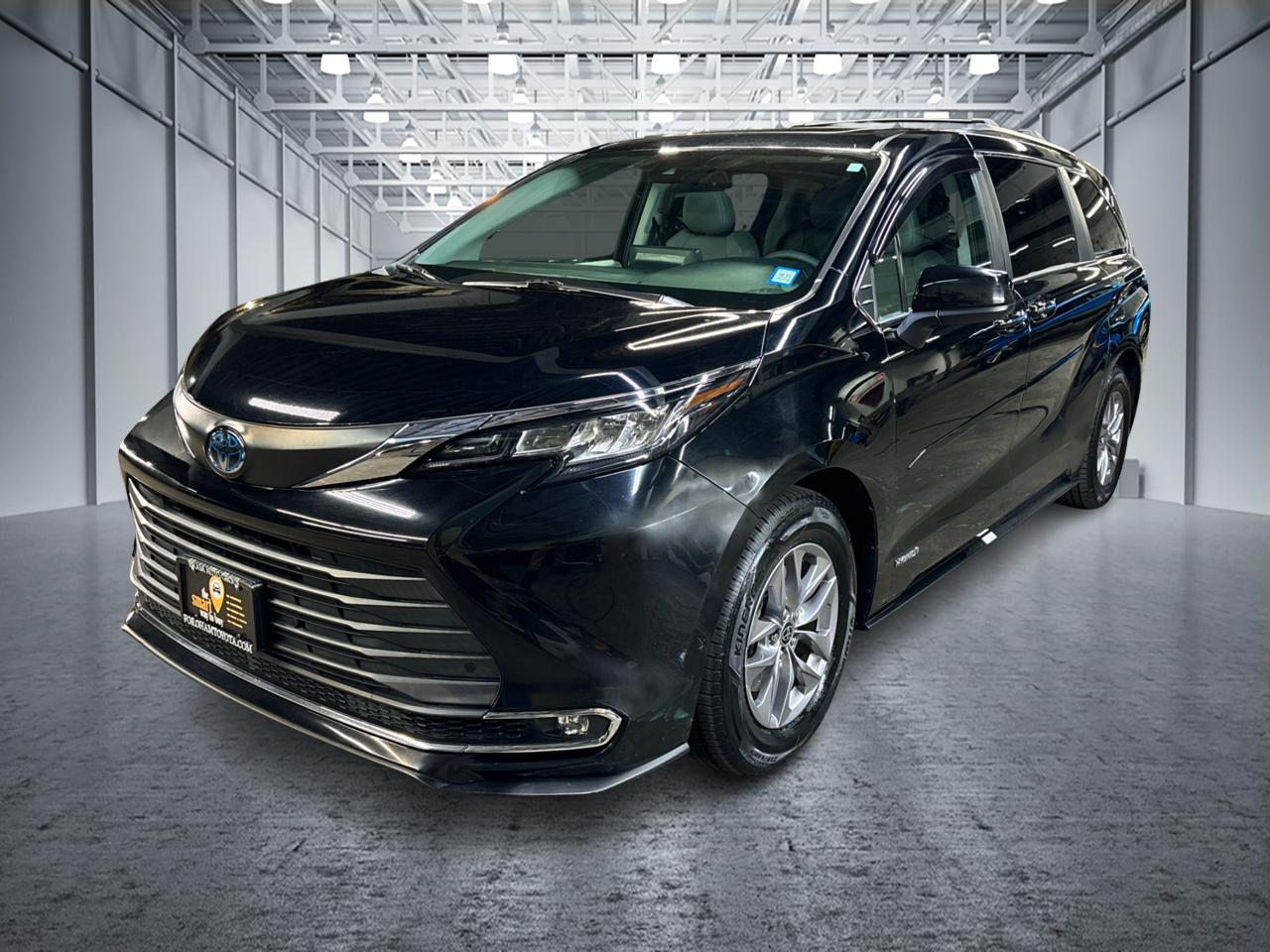 2021 Toyota Sienna XLE 1