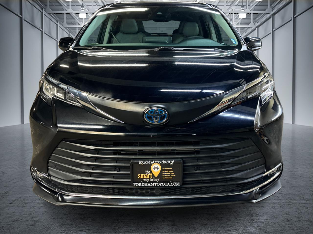 2021 Toyota Sienna XLE 2