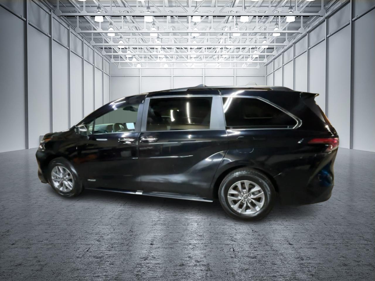 2021 Toyota Sienna XLE 7