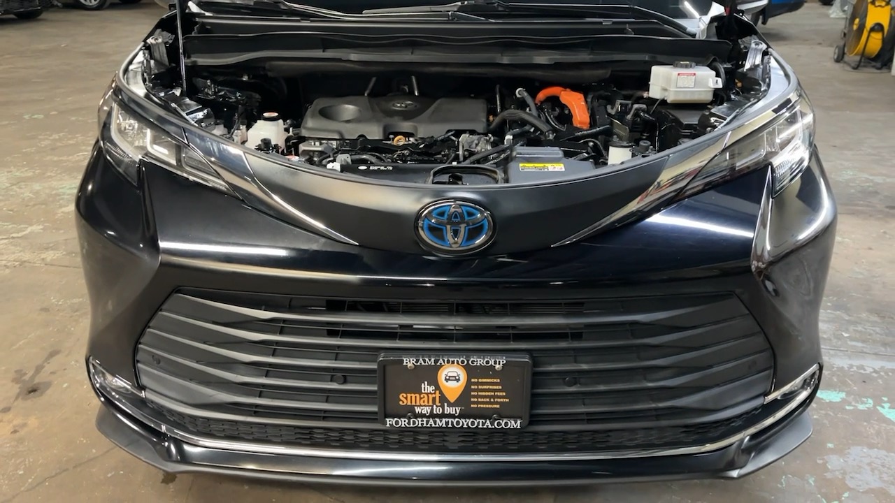 2021 Toyota Sienna XLE 40