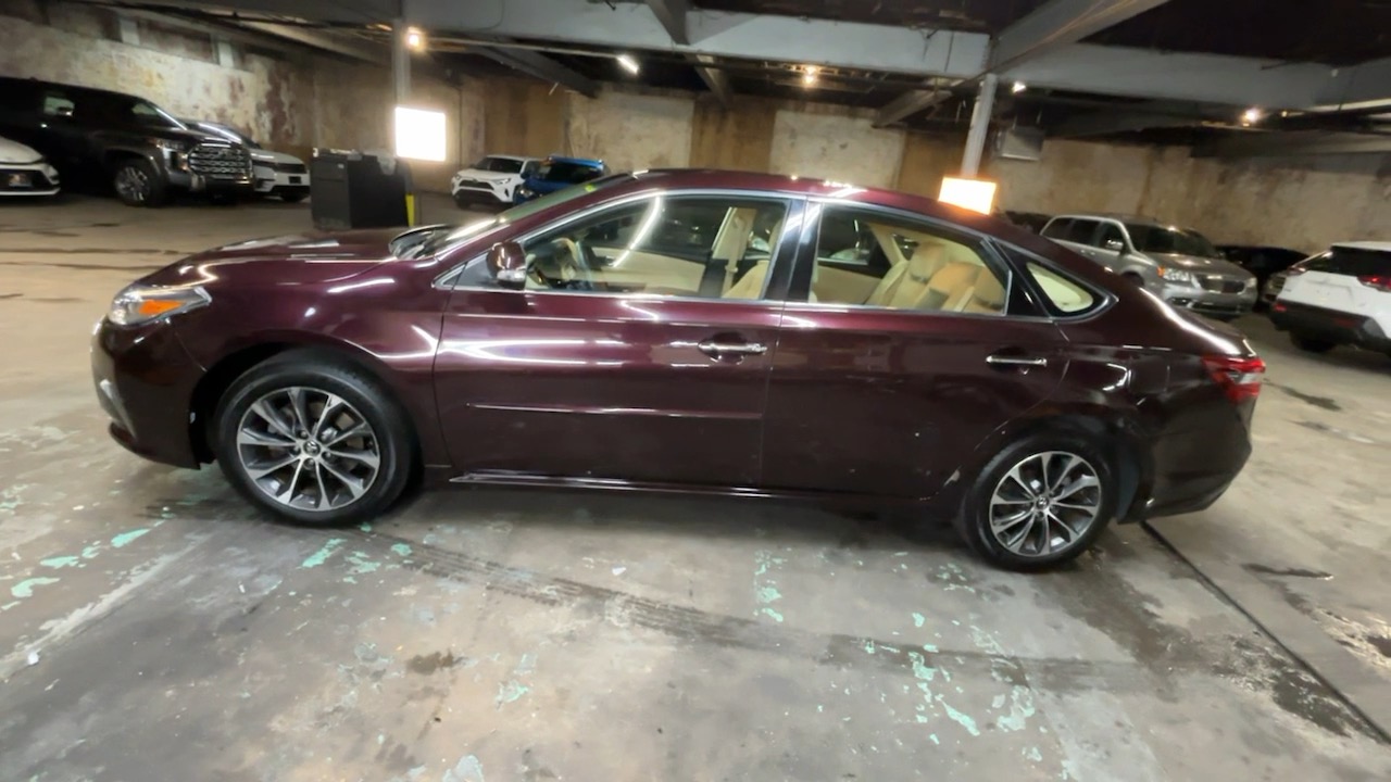 2016 Toyota Avalon  12