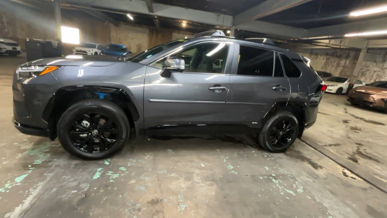 2024 Toyota RAV4 Hybrid SE 17