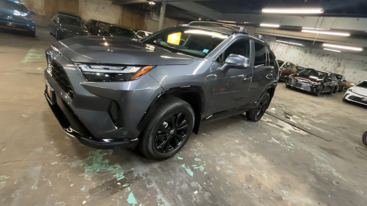 2024 Toyota RAV4 Hybrid SE 23