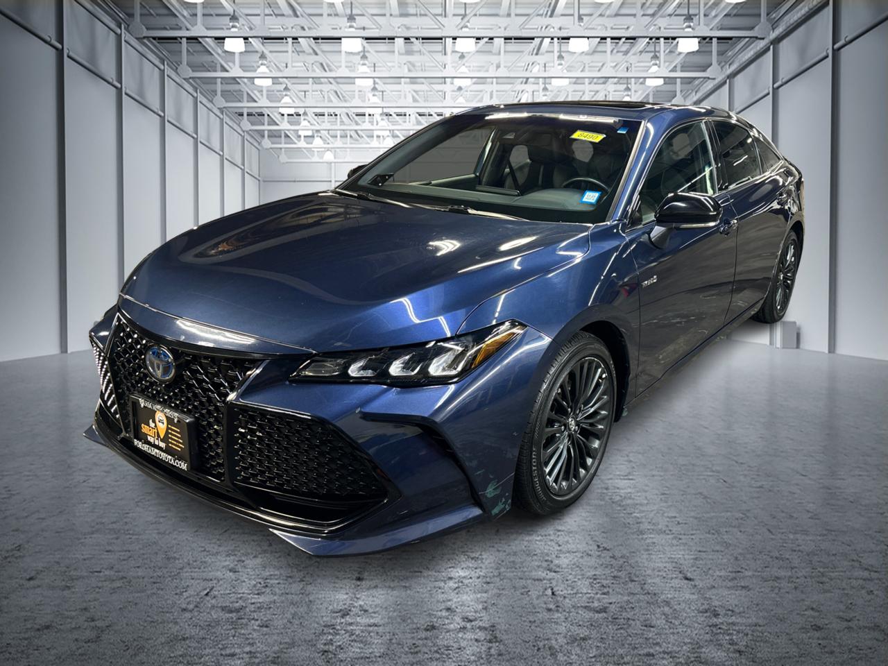 2020 Toyota Avalon Hybrid XSE 1