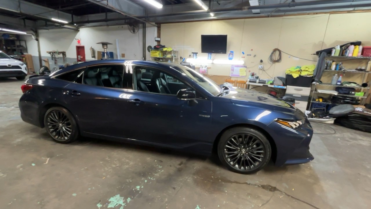 2020 Toyota Avalon Hybrid XSE 10