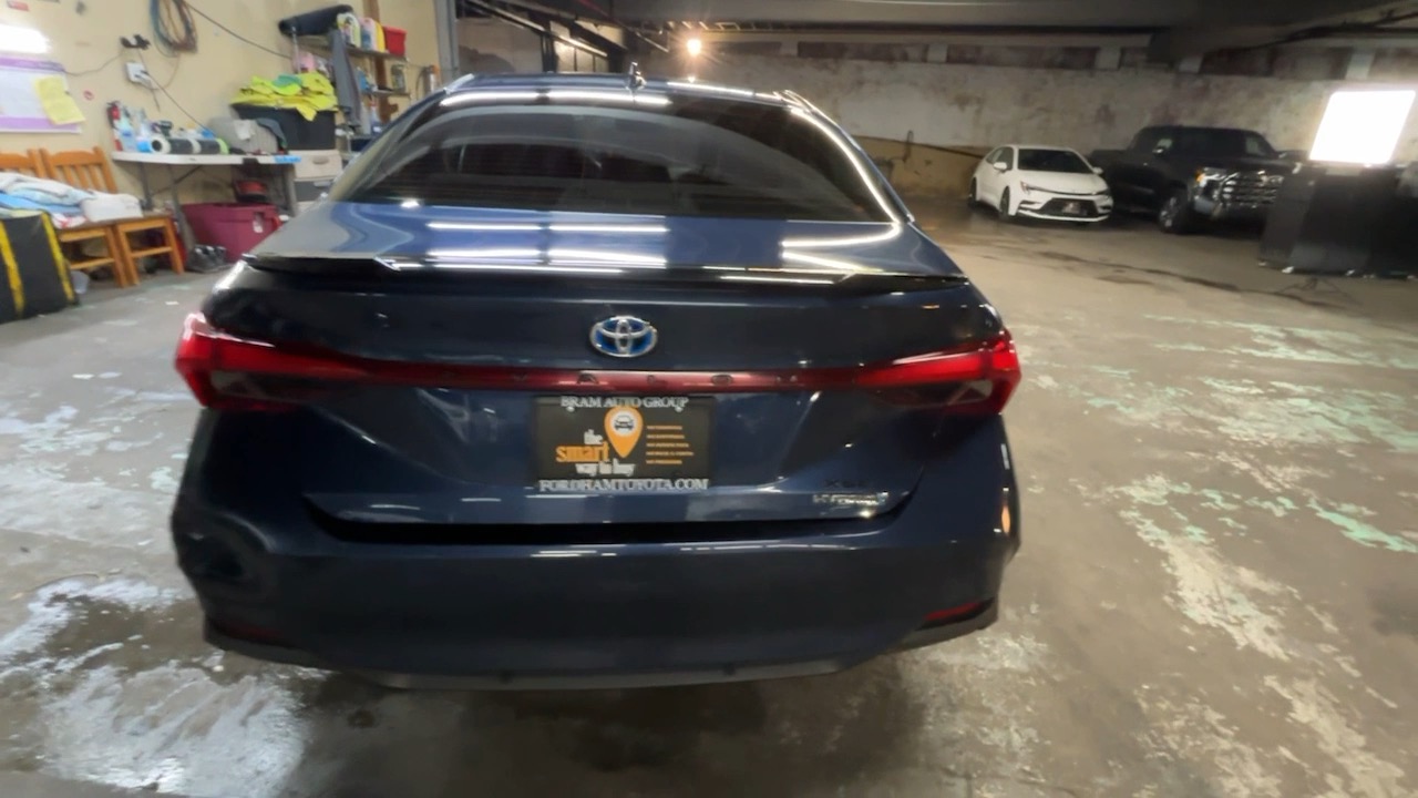 2020 Toyota Avalon Hybrid XSE 12