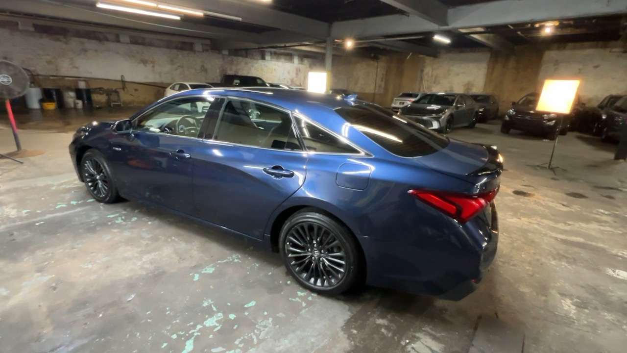 2020 Toyota Avalon Hybrid XSE 13