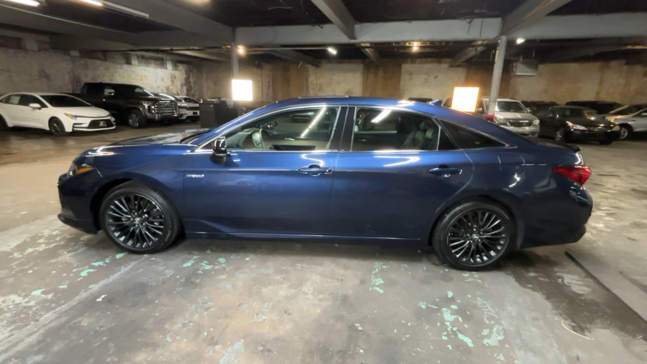 2020 Toyota Avalon Hybrid XSE 14