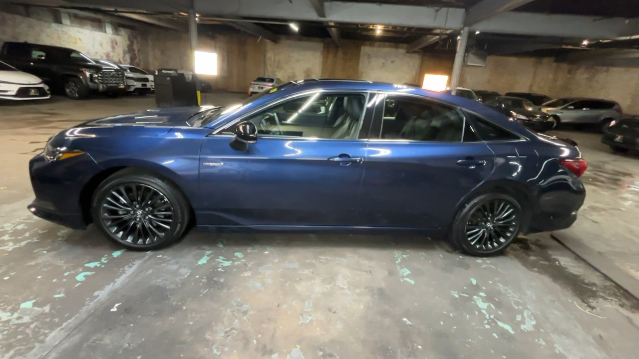 2020 Toyota Avalon Hybrid XSE 18