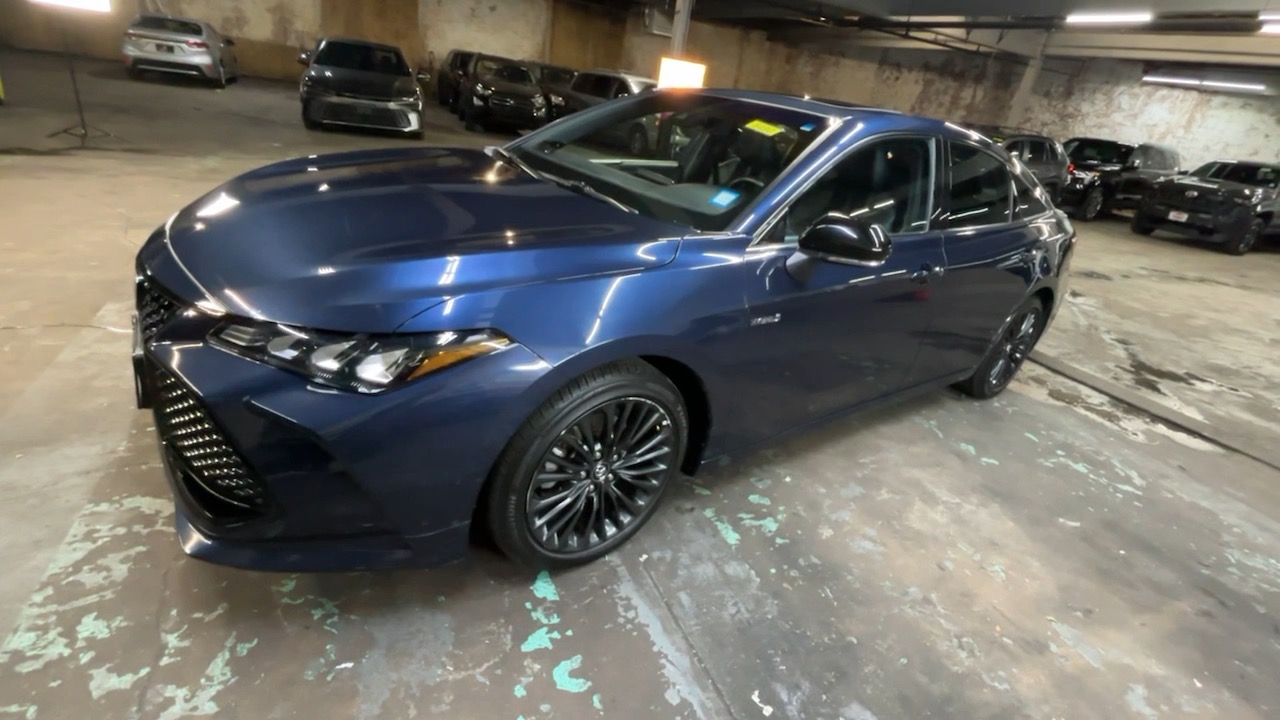 2020 Toyota Avalon Hybrid XSE 19