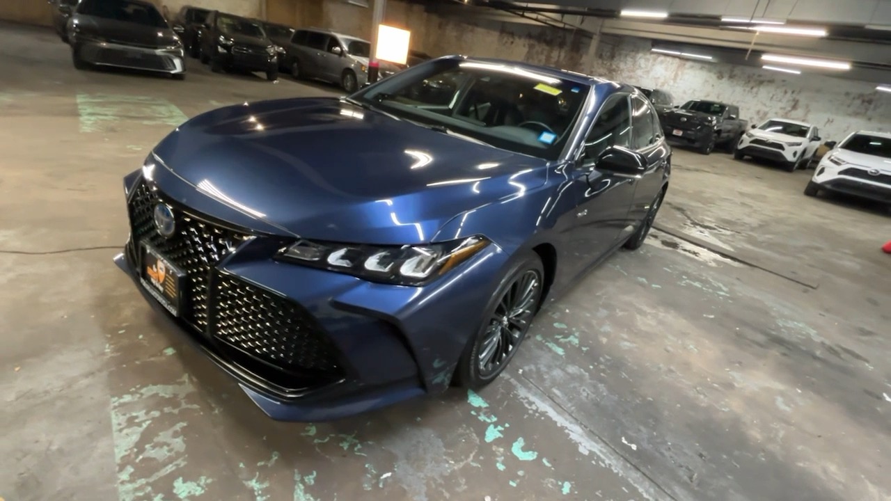 2020 Toyota Avalon Hybrid XSE 21